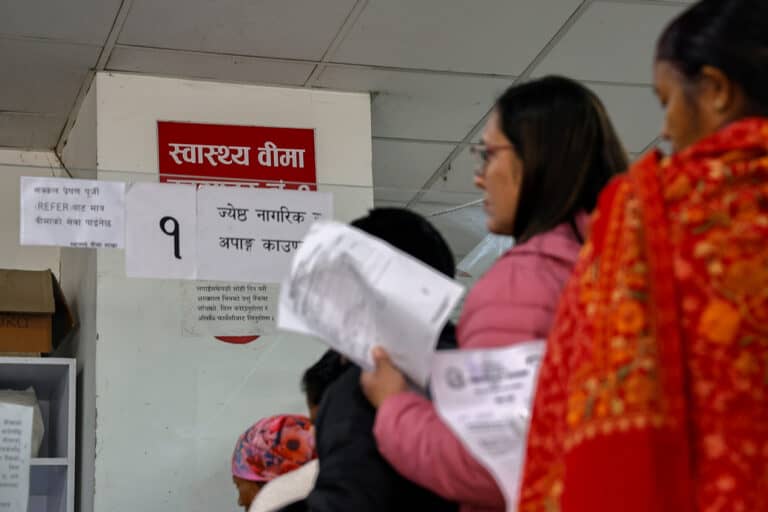 Health insurance in a vicious cycle of malpractice and problems