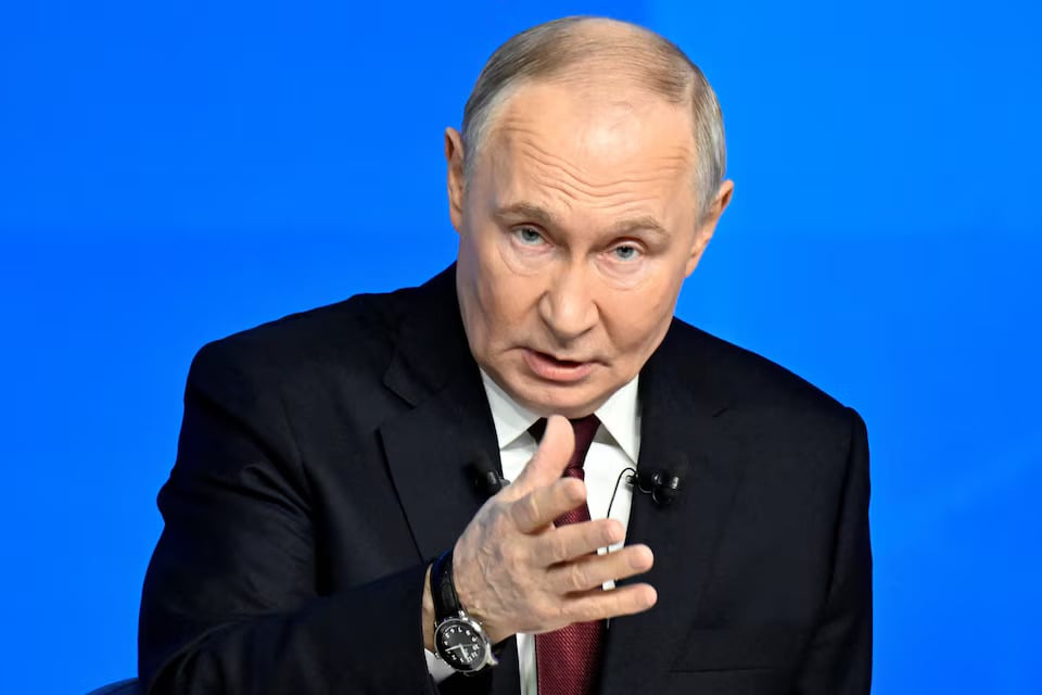 Putin offers no compromise on Ukraine, says EU 'robbery' failed