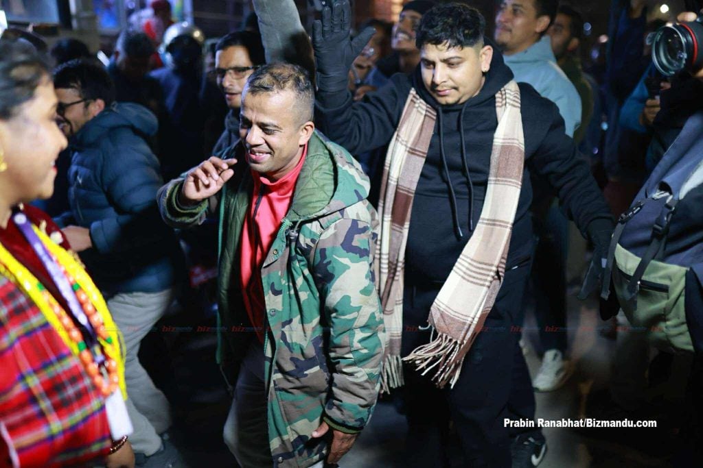 रविलाई रिहाको आदेशपछि पञ्चेबाजा लिएर नख्खु पुगे रास्वपा कार्यकर्ता, रुपन्देही लगेपछि शुक्रबार मात्र छुट्ने