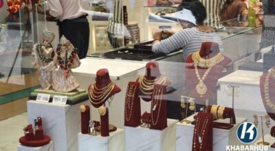 Gold price drops by Rs 2,000 per tola