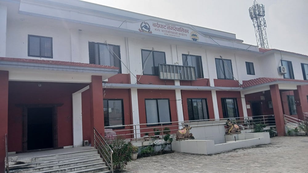 शीतलहरको जोखिम कम गर्न पूर्वतयारी :चोकचोकमा दाउरा