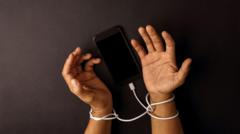 बढ्दो डिजिटल हिंसाबाट महिलाहरू सुरक्षित रहने केही उपाय