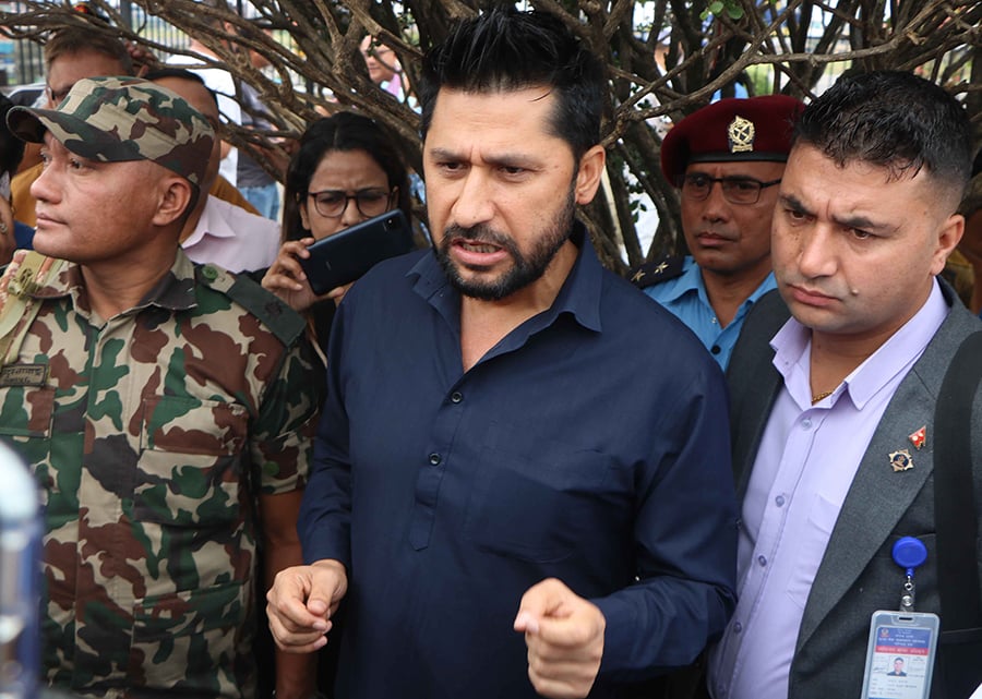 रिहा हुँदै रवि लामिछाने