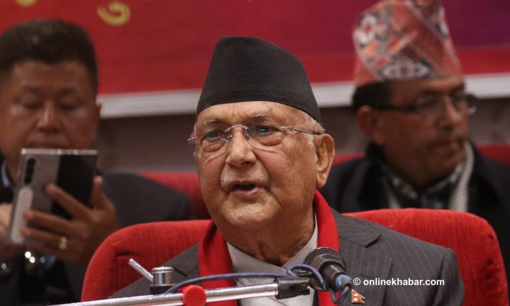 केन्द्रीय सदस्यलाई हकार्दै ओलीले भने: बैठकभित्र मोबाइल बज्नुहुँदैन