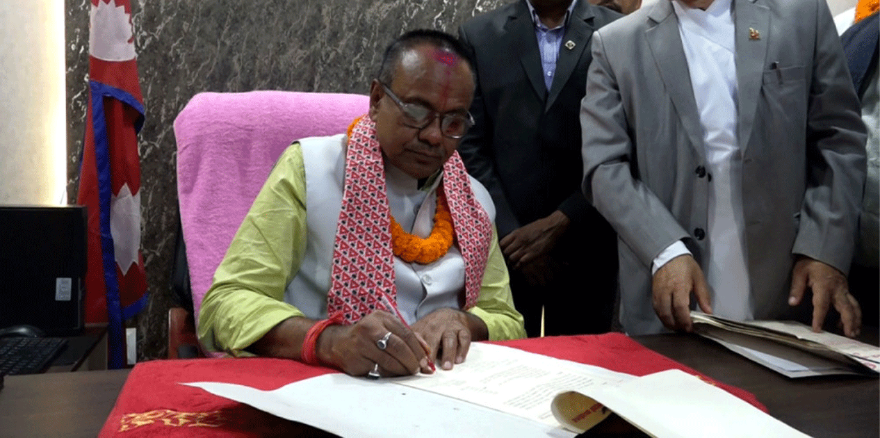 मधेशका मुख्यमन्त्री यादवलाई एमालेको पनि विश्वासको मत