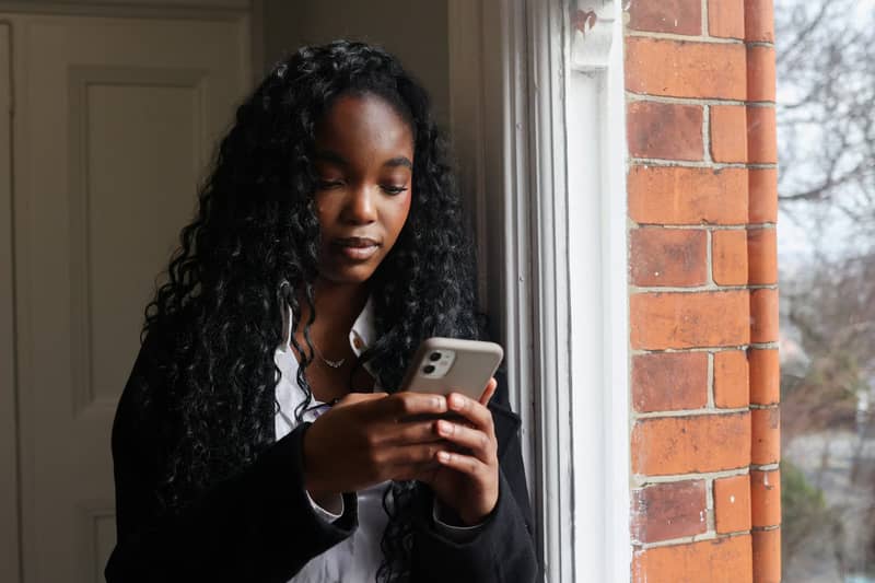 British teens resist Australian-style social media ban