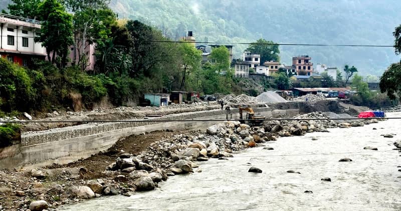 नदी कटान रोक्न तटबन्ध निर्माण धमाधम