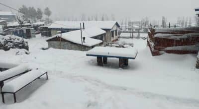 हिउँले सेताम्मे मनाङका मतदान केन्द्र