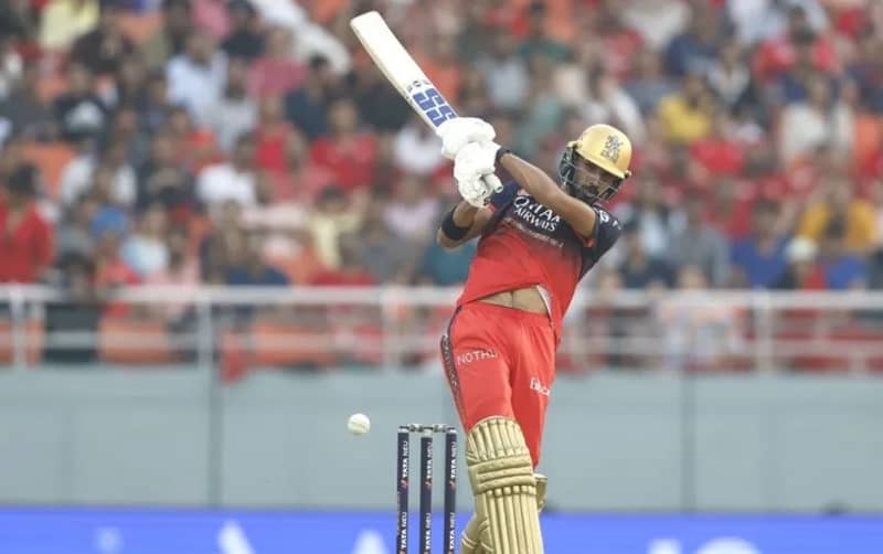Royal Challengers Bangalore Defeat Sunrisers Hyderabad by Six Wickets in IPL Thriller