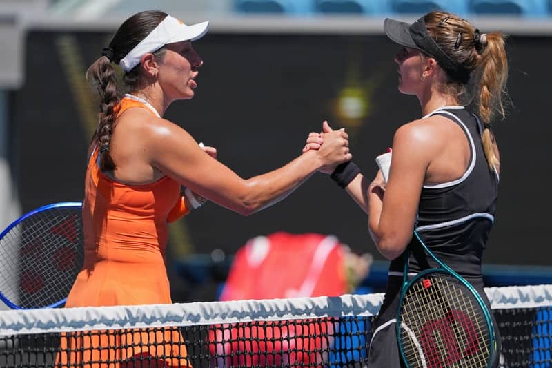 Heat triggers Melbourne chaos as Djokovic hits landmark, Osaka out