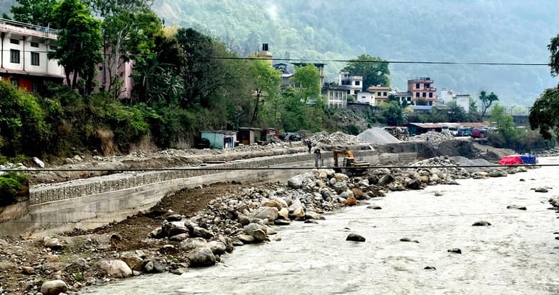 नदी कटान रोक्न तटबन्ध निर्माण धमाधम