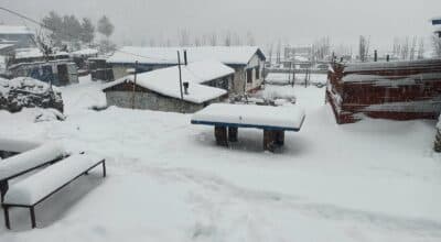 हिउँले सेताम्मे मनाङका मतदान केन्द्र