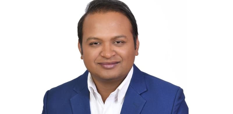 दृष्टि विशेषज्ञ दीपक शाह श्रममन्त्री