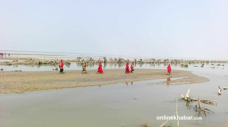 Sunsari: No polling centre in Sri Lanka Tappu, voters forced to walk for hours