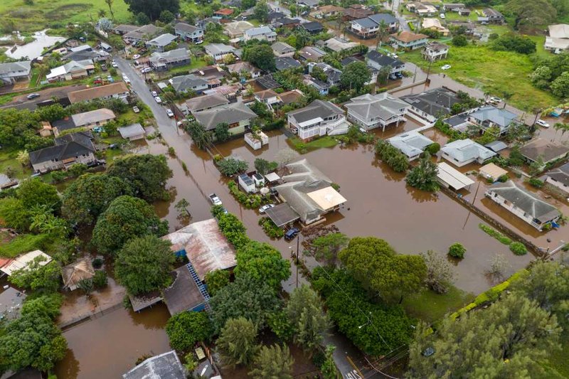 Thousands evacuated as Hawaii faces worst flooding in 20 years