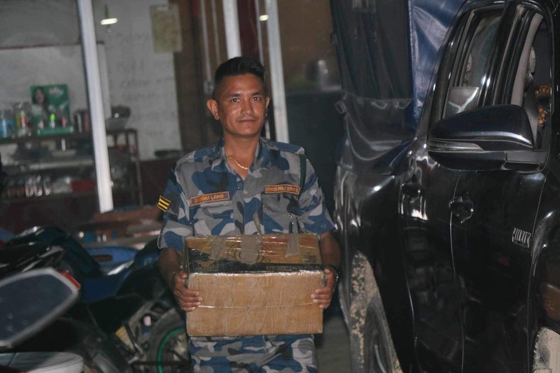 Gold price drops by Rs 2, 200 per tola on Wednesday