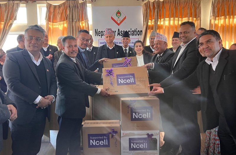 एनसेलद्वारा बार एसोसिएसनलाई आईसीटी उपकरण हस्तान्तरण