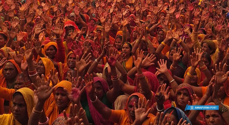 कञ्चनवन राम खेले होली !