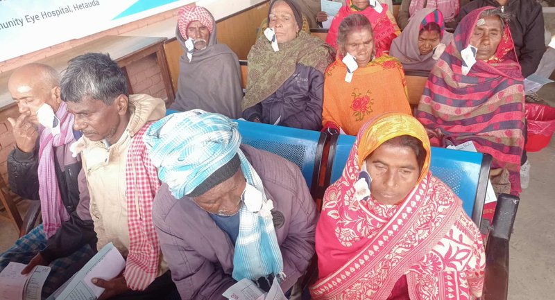 निःशुल्क आँखा शिविरमा १ हजार बढीले गरे आँखाको जाँच