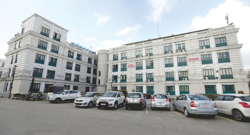 ८ महिनामा उठ्यो साढे ७ खर्ब राजस्व