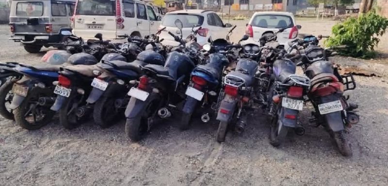 १५ मोटरसाइकलसहित अबैध सामान भन्सार चलान