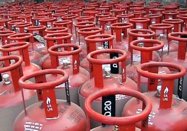 अब आधा सिलिन्डर मात्रै