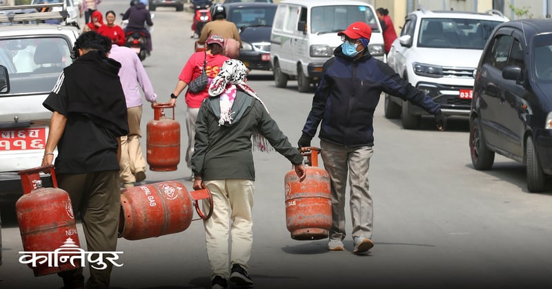 बढेको छ ग्यास आयात तर उपभोक्तालाई लाइनको सास्ती