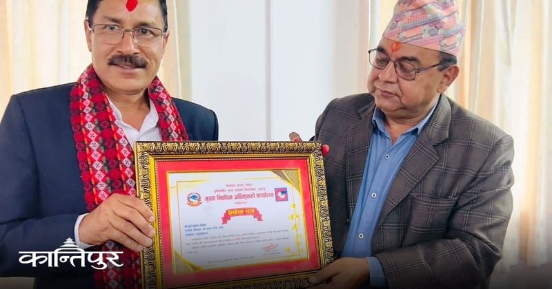 चौहानलाई उत्कृष्ट मतदान अधिकृतको सम्मान