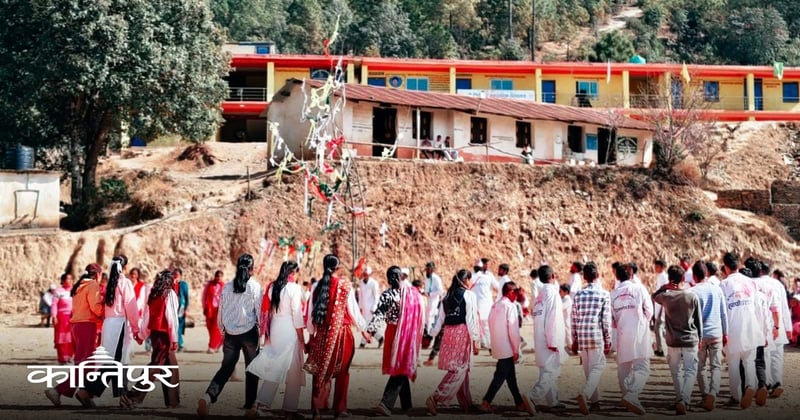 होली खेलेर विद्यालयमा तलबको जोहो