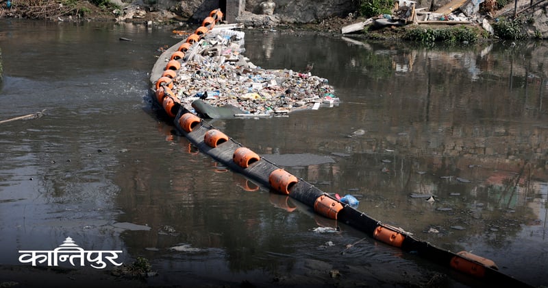 बाग्मतीमा तैरिने फोहोर रोक्न राखियो यस्तो 'ब्यारियर'