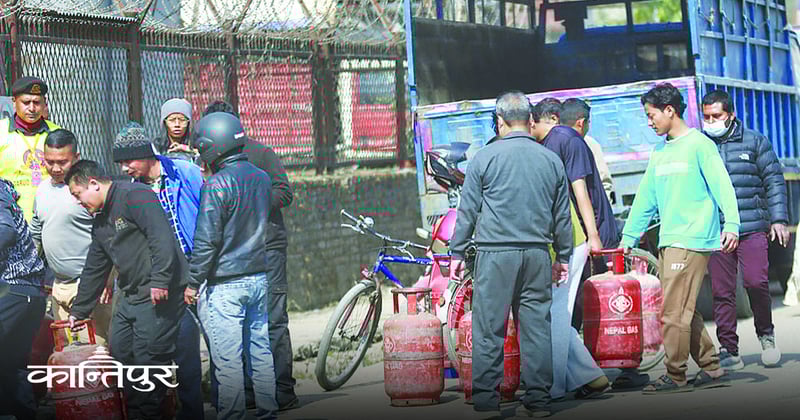 काठमाडौं महानगरको सहयोगमा आज २८ हजार सिलिण्डर ग्यास बिक्री हुँदै