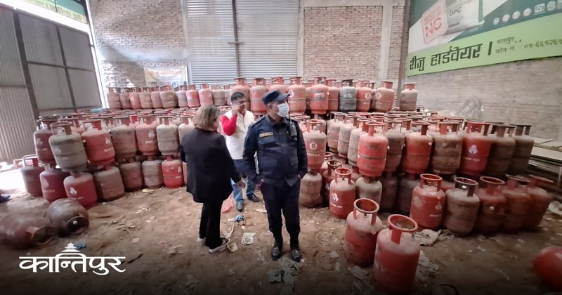 जिल्ला प्रशासन भक्तपुरले थाल्यो खाना पकाउने ग्यासको बजार अनुगमन