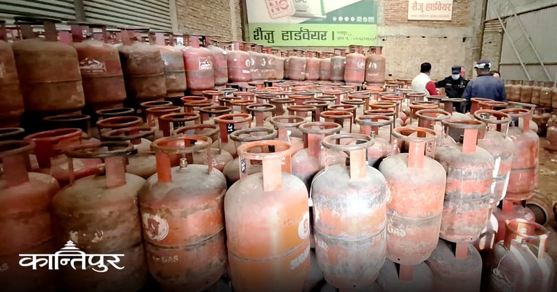 पूर्वी नाकाबाट ठूलो परिमाणमा ग्यास र पेट्रोलियम पदार्थ भित्रियो