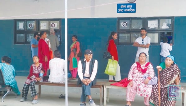 ९८ लाख सर्वसाधारण आबद्ध स्वास्थ्य बिमा बन्द हुने अवस्थामा, चुनावी मुद्दा कहिले बन्ने ?