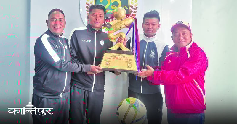 इतिहास रच्ने र दोहोर्याउने होड