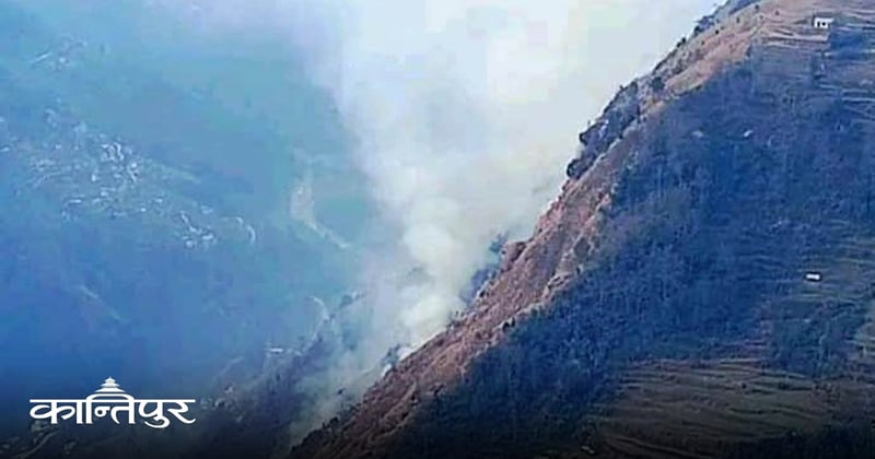 चरी भीरको डढेलोले बस्ती जोखिममा