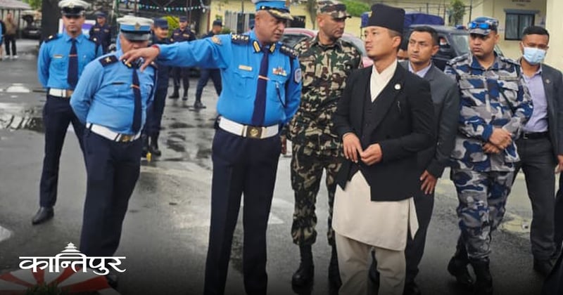 ओली, लेखकलाई पक्राउ गर्न मध्यरातिसम्म बैठक गरेका गृहमन्त्री बिहानै ट्राफिकको अनुगमनमा