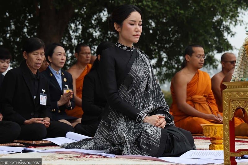 Thai royal consort Sineenath Bilaskalyani offers prayers at Lumbini