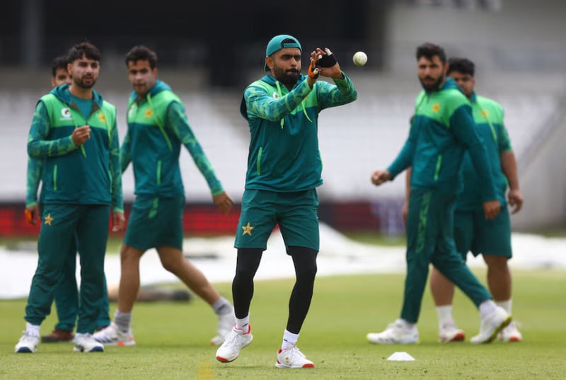 Cricket–Nervy Pakistan survive Dutch scare in T20 World Cup opener
