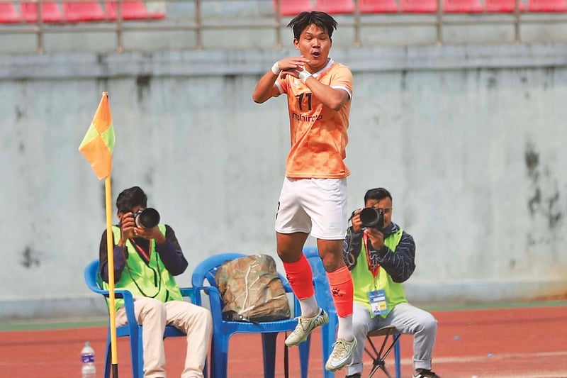 Title race wide open as National League reaches midpoint