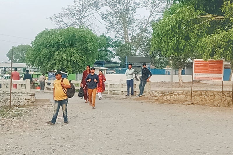 After voting, Nepali migrant workers head back to India, urge leaders to deliver on pledges