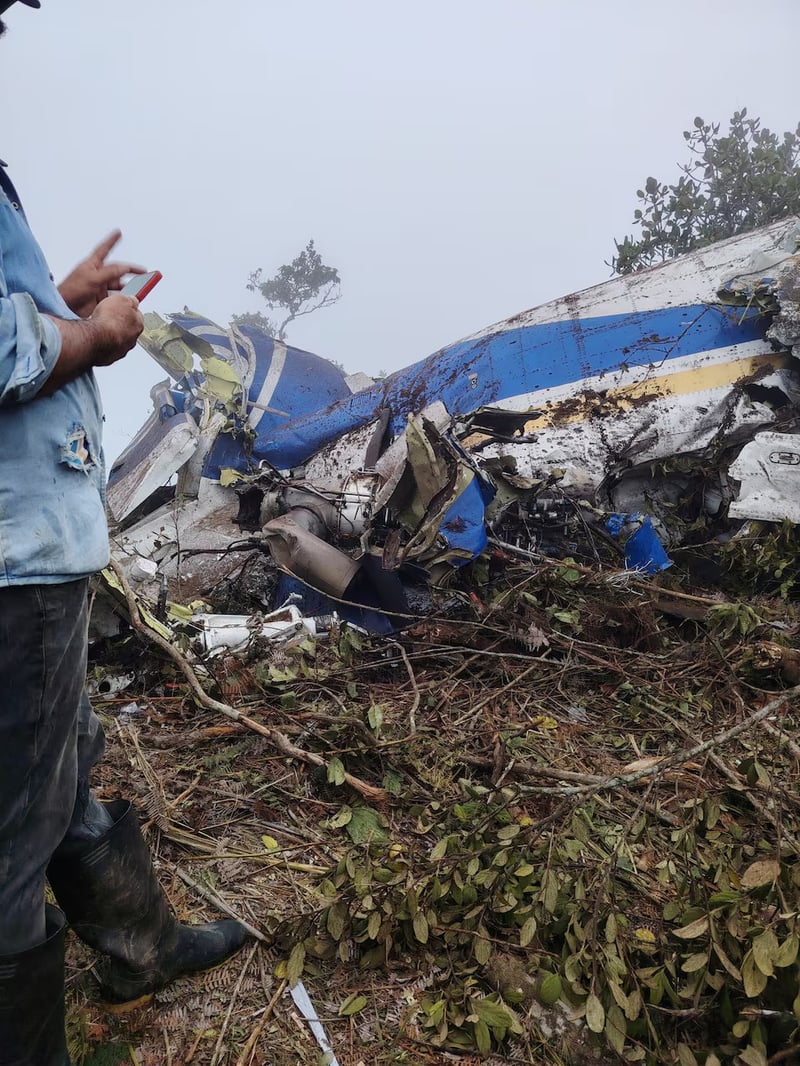 Plane crash in Colombia kills 15, including politician
