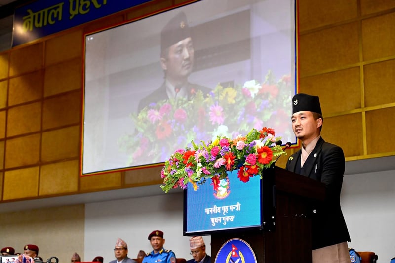 प्रहरीको उद्रिएको लुगा र खुइलिएको बुट परिवर्तन गर्नुपर्छ: गृहमन्त्री गुरुङ