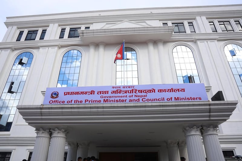 दुई तिहाइ नजिकको सरकारले के गर्न सक्छ ? के सक्दैन ?