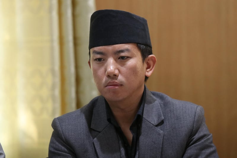 दलको नेता बन्ने प्रस्ताव आए खुट्टा कमाउँदिनँ : सुहाङ नेम्वाङ