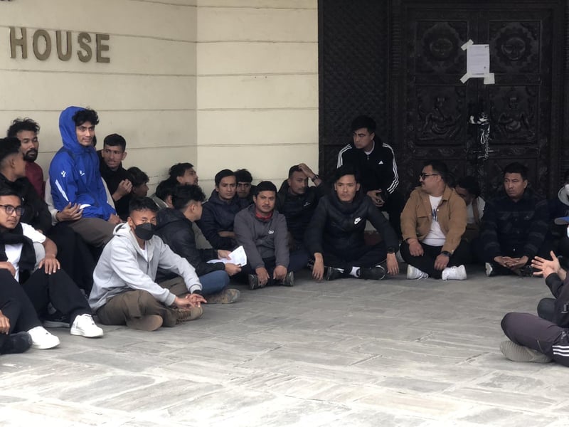 एन्फा मुख्यालयमा फुटबल खेलाडी संघको तालाबन्दी