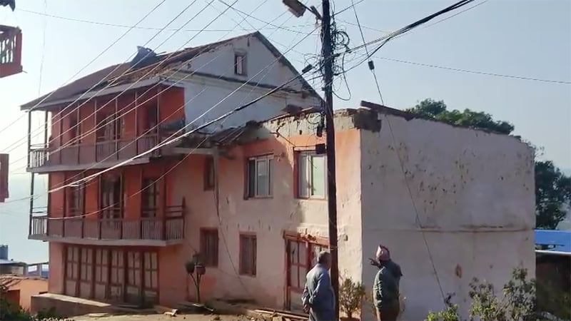 धनकुटामा हावाहुरीले सरकारी र निजी घरमा क्षति, विद्युत् सेवा अवरुद्ध