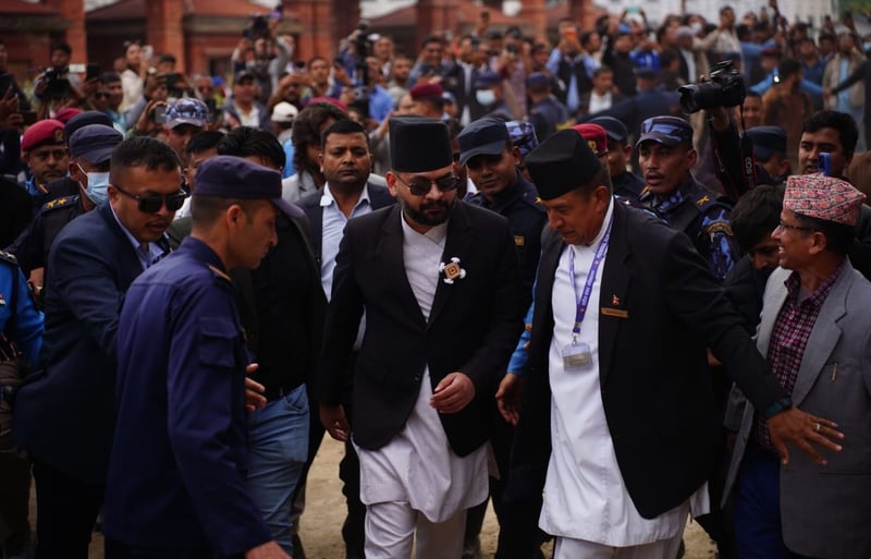 १२ः३४ मा वैदिक परम्पराअनुसार लिनेछन् बालेनले शपथ