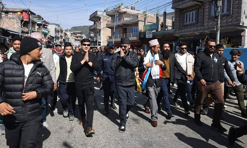 गाडीबाट धनकुटा बजार परिक्रमा गर्दै फर्किए बालेन