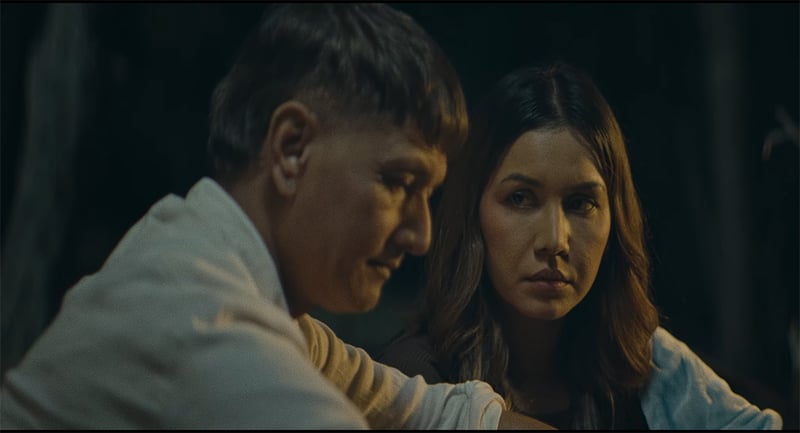 ‘द ब्ल्यू लाइट’को गीत ‘कुन हावाले’मा प्रेम र धोका